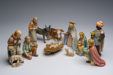 Cr&egrave;che de No&euml;l de type Hummel en biscuit &agrave; d&eacute;cor polychrome en dix pi&egrave;ces, Goebel, Allemagne, dat&eacute; 1951