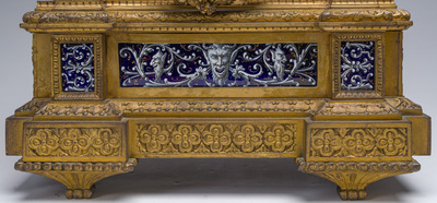 Pendule de chemin&eacute;e en bronze dor&eacute; surmont&eacute;e d'un buste de dame et d&eacute;cor&eacute;e par des plaques d'&eacute;mail &agrave; mascarons, France, 19&egrave;me si&egrave;cle