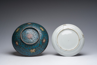 Collection vari&eacute;e en porcelaine, &eacute;maux cloisonn&eacute;s et bronze, Chine, 19&egrave;me/20&egrave;me si&egrave;cle