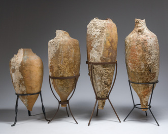 Quatre amphores &agrave; huile en terre cuite, &eacute;poque romaine, 1er-3&egrave;me si&egrave;cle