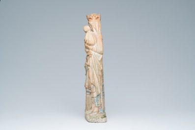 Vierge &agrave; l'Enfant de style n&eacute;o-gothique en pierre &agrave; traces de polychromie, France, 19&egrave;me si&egrave;cle