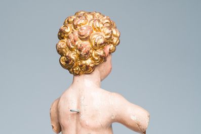 Un Christ enfant en bois sculpt&eacute; et polychrom&eacute;, Europe du Sud, probablement Andalou, 17&egrave;me si&egrave;ce