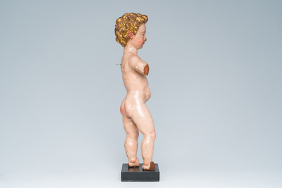 Un Christ enfant en bois sculpt&eacute; et polychrom&eacute;, Europe du Sud, probablement Andalou, 17&egrave;me si&egrave;ce