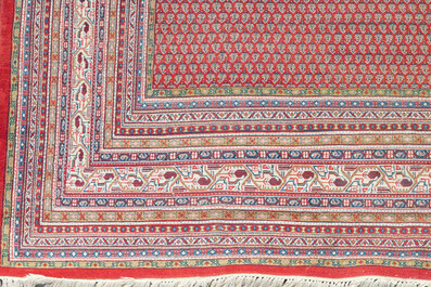 Tapis oriental de type Sarouk Mir &agrave; d&eacute;cor floral, laine sur coton, 20&egrave;me si&egrave;cle