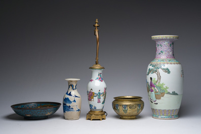 Collection vari&eacute;e en porcelaine, &eacute;maux cloisonn&eacute;s et bronze, Chine, 19&egrave;me/20&egrave;me si&egrave;cle