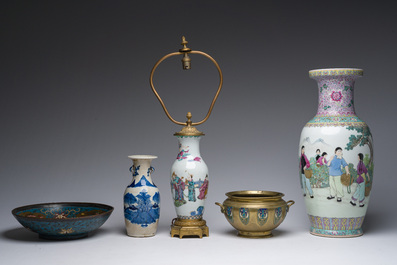 Collection vari&eacute;e en porcelaine, &eacute;maux cloisonn&eacute;s et bronze, Chine, 19&egrave;me/20&egrave;me si&egrave;cle