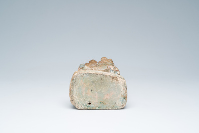 Vierge &agrave; l'Enfant de style n&eacute;o-gothique en pierre &agrave; traces de polychromie, France, 19&egrave;me si&egrave;cle