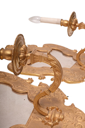 Paire d'appliques &agrave; une lumi&egrave;re en bronze avec miroir, France, 19&egrave;me/20&egrave;me si&egrave;cle