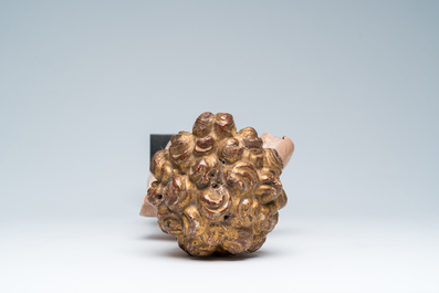 Un Christ enfant en bois sculpt&eacute; et polychrom&eacute;, Europe du Sud, probablement Andalou, 17&egrave;me si&egrave;ce