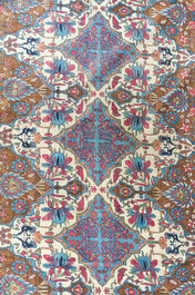 An important Persian Isfahan rug with floral design, wool on cotton, early 20th C.