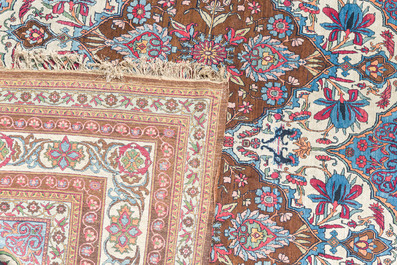 An important Persian Isfahan rug with floral design, wool on cotton, early 20th C.