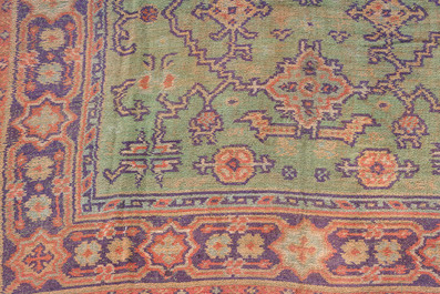 Tapis &agrave; d&eacute;cor d'Ushak turc, laine sur coton, probablement Portugal, premi&egrave;re moiti&eacute; du 20&egrave;me si&egrave;cle