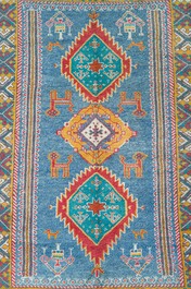 Tapis en laine &agrave; d&eacute;cor g&eacute;om&eacute;trique, la Turquie, 20&egrave;me si&egrave;cle