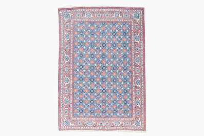 Tapis oriental de type Varamin &agrave; d&eacute;cor floral, laine sur coton, deuxi&egrave;me moiti&eacute; du20&egrave;me si&egrave;cle