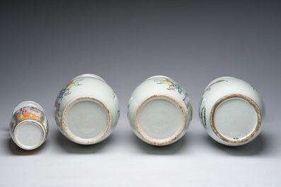 Trois vases en porcelaine de Chine famille rose &agrave; d&eacute;cor de dames et d'enfants dans un jardin et un vase et un plat de Canton, 19&egrave;me/20&egrave;me si&egrave;cle
