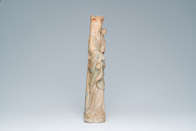 Vierge &agrave; l'Enfant de style n&eacute;o-gothique en pierre &agrave; traces de polychromie, France, 19&egrave;me si&egrave;cle