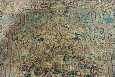 Tapis oriental de type Tabriz &agrave; d&eacute;cor de sc&egrave;nes anim&eacute;es, laine sur coton, 20&egrave;me si&egrave;cle