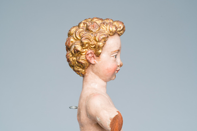 Un Christ enfant en bois sculpt&eacute; et polychrom&eacute;, Europe du Sud, probablement Andalou, 17&egrave;me si&egrave;ce
