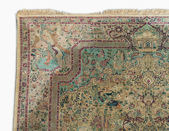 Tapis oriental de type Tabriz &agrave; d&eacute;cor de sc&egrave;nes anim&eacute;es, laine sur coton, 20&egrave;me si&egrave;cle