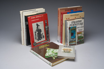 Treize publications li&eacute;es aux arts traditionnels, 20&egrave;me si&egrave;cle