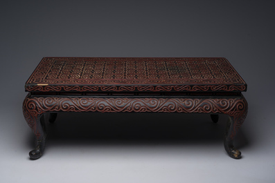 Table basse en laque de Tixi, marque de Xuande, Chine, 20&egrave;me si&egrave;cle