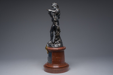 &Eacute;cole fran&ccedil;aise: Le r&eacute;mouleur, bronze argent&eacute; sur un imposant socle en marbre rouge, 19&egrave;me si&egrave;cle