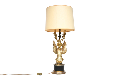 Lampe de style Hollywood Regency figurant un aigle dor&eacute;, Deknudt, Courtrai, troisi&egrave;me quart du 20&egrave;me si&egrave;cle