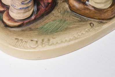 Grande collection vari&eacute;e de figures et de groupes de type Hummel en biscuit d&eacute;cor&eacute; polychrome, Goebel, Allemagne, 20&egrave;me si&egrave;cle