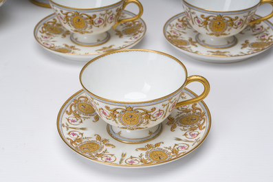 Service &agrave; caf&eacute; de 23 pi&egrave;ces richement dor&eacute; et &agrave; d&eacute;cor floral, Jean Pouyat, France, Limoges, 20&egrave;me si&egrave;cle