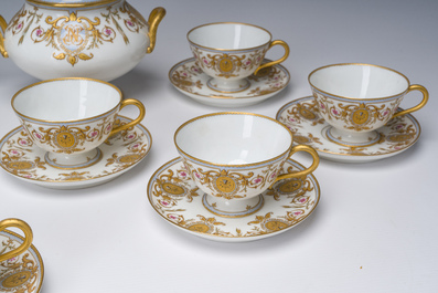 Service &agrave; caf&eacute; de 23 pi&egrave;ces richement dor&eacute; et &agrave; d&eacute;cor floral, Jean Pouyat, France, Limoges, 20&egrave;me si&egrave;cle