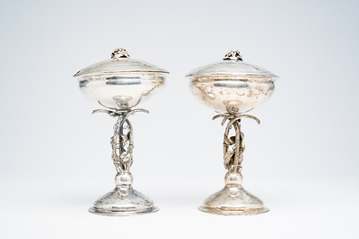 Paire de tazzas couvertes en argent &agrave; d&eacute;cor guilloch&eacute;, poin&ccedil;on de ma&icirc;tre Johan Edvard Milton, Boras, Su&egrave;de, dat&eacute; 1866 (M5)