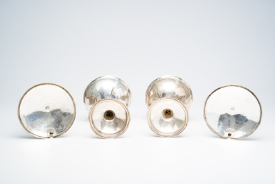 Paire de tazzas couvertes en argent &agrave; d&eacute;cor guilloch&eacute;, poin&ccedil;on de ma&icirc;tre Johan Edvard Milton, Boras, Su&egrave;de, dat&eacute; 1866 (M5)