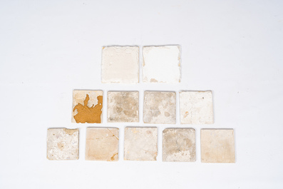 Collection vari&eacute;e de carreaux en fa&iuml;ence de Delft bleu, blanc et mangan&egrave;se, 18&egrave;me/20&egrave;me si&egrave;cle