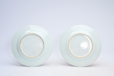 Huit assiettes en porcelaine de Chine famille rose &agrave; d&eacute;cor floral, Yongzheng/Qianlong