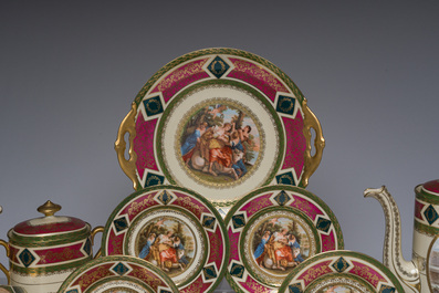 Service &agrave; caf&eacute; de 23 pi&egrave;ces en porcelaine polychrome &agrave; d&eacute;cor d'Europe et le taureau et de muses, 19&egrave;me si&egrave;cle