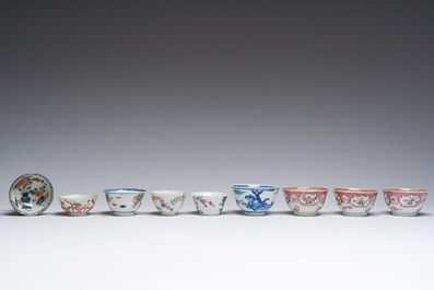 Collection vari&eacute;e de tasses et soucoupes en porcelaine de Chine en bleu et blanc et famille rose, Kangxi et post&eacute;rieur