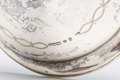 Paire de tazzas couvertes en argent &agrave; d&eacute;cor guilloch&eacute;, poin&ccedil;on de ma&icirc;tre Johan Edvard Milton, Boras, Su&egrave;de, dat&eacute; 1866 (M5)