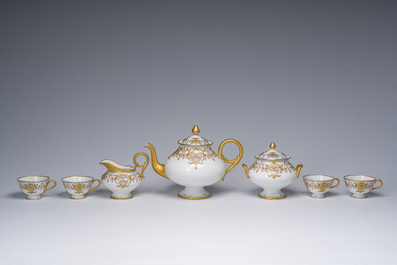 Service &agrave; caf&eacute; de 23 pi&egrave;ces richement dor&eacute; et &agrave; d&eacute;cor floral, Jean Pouyat, France, Limoges, 20&egrave;me si&egrave;cle