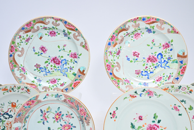 Huit assiettes en porcelaine de Chine famille rose &agrave; d&eacute;cor floral, Yongzheng/Qianlong