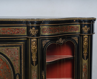 A French Historicism gilt bronze mounted tortoiseshell and brass marquetry ebonised wooden Boulle three-door credenza, 19th C.