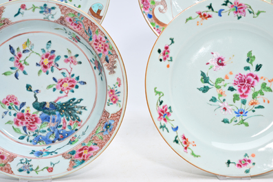 Huit assiettes en porcelaine de Chine famille rose &agrave; d&eacute;cor floral, Yongzheng/Qianlong