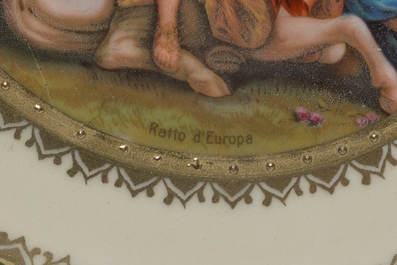 Service &agrave; caf&eacute; de 23 pi&egrave;ces en porcelaine polychrome &agrave; d&eacute;cor d'Europe et le taureau et de muses, 19&egrave;me si&egrave;cle