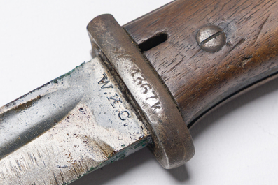 Quatre poignards allemands assortis avec des symboles nazis, dont un SS-Ehrendolch, 20&egrave;me si&egrave;cle