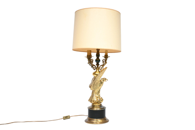 Lampe de style Hollywood Regency figurant un aigle dor&eacute;, Deknudt, Courtrai, troisi&egrave;me quart du 20&egrave;me si&egrave;cle