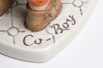 Grande collection vari&eacute;e de figures et de groupes de type Hummel en biscuit d&eacute;cor&eacute; polychrome, Goebel, Allemagne, 20&egrave;me si&egrave;cle