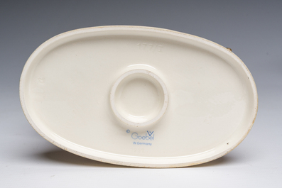 Grande collection vari&eacute;e de figures et de groupes de type Hummel en biscuit d&eacute;cor&eacute; polychrome, Goebel, Allemagne, 20&egrave;me si&egrave;cle