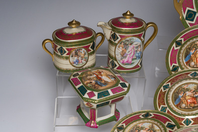 Service &agrave; caf&eacute; de 23 pi&egrave;ces en porcelaine polychrome &agrave; d&eacute;cor d'Europe et le taureau et de muses, 19&egrave;me si&egrave;cle