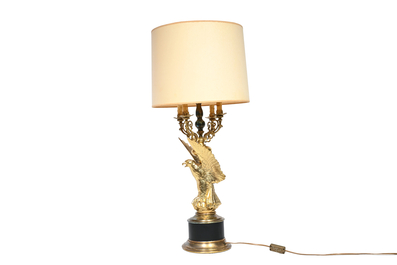 Lampe de style Hollywood Regency figurant un aigle dor&eacute;, Deknudt, Courtrai, troisi&egrave;me quart du 20&egrave;me si&egrave;cle