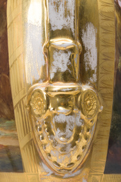 Paire de beaux vases Empire en porcelaine de Paris dor&eacute;e et polychrome &agrave; d&eacute;cor de paysages anim&eacute;s, France, premi&egrave;re moiti&eacute; du 19&egrave;me si&egrave;cle