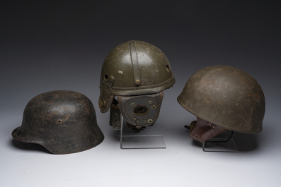 Trois casques diff&eacute;rents de la Seconde Guerre mondiale, 20&egrave;me si&egrave;cle